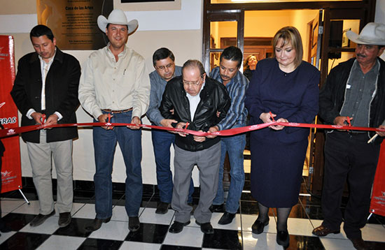Inaugura alcalde exposición histórica en la Casa de las Artes