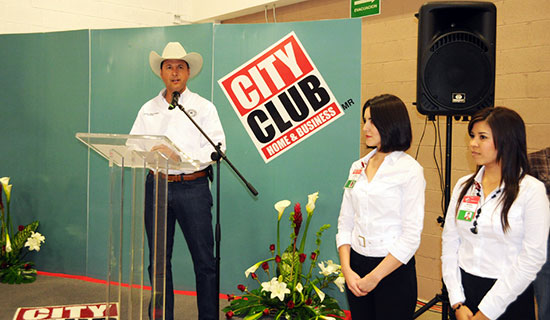 Inaugura alcalde y director general de Soriana tienda City Club