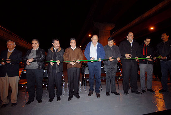 Los gobernadores en funciones, Jorge Torres y electo de Coahuila, Rubén Moreira entregaron el Mega Distribuidor Vial “El Sarape”