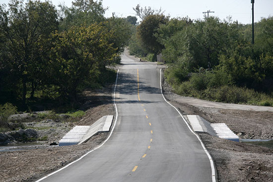 Pavimentan 192 caminos rurales en campo de Coahuila