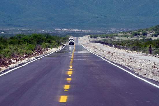 Pavimentan 192 caminos rurales en campo de Coahuila