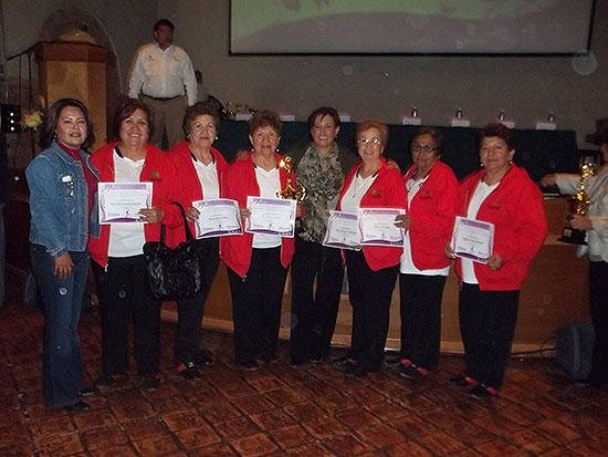 Recibe grupo de Tai Chi del DIF Nueva Rosita reconocimiento en Saltillo