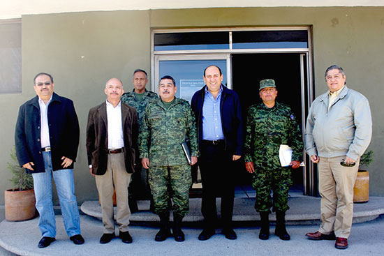 Se reúne Rubén Moreira con el Comandante de la Sexta Zona Militar