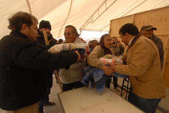 Llega “Cálida Sonrisa” hasta el Semidesierto de Coahuila; se entregan beneficios a familias de boquillas del Carmen