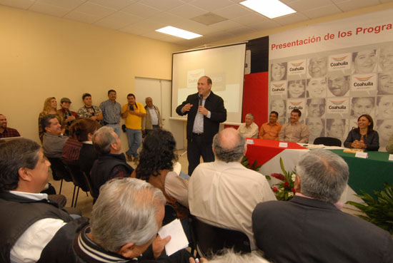 Presenta Rubén Moreira programas sociales 