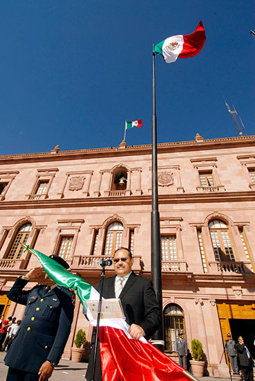 Conmemora el Gobierno del Estado el Día de la Bandera Nacional