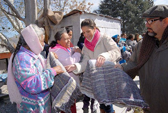 El Gobierno del Estado, por medio del DIF Coahuila, entrega cobertores a familias vulnerables de Arteaga