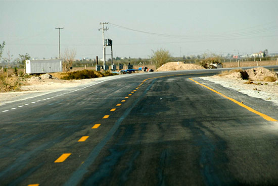 La carretera San Miguel-Esterito agiliza el tráfico de carga pesada en la zona industrial de Torreón