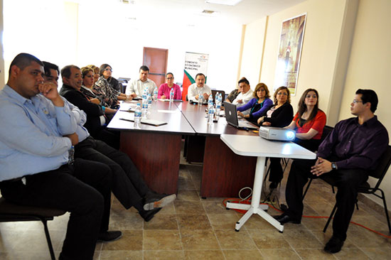 Presenta municipio programa “Emprende Piedras Negras”  al sector educativo