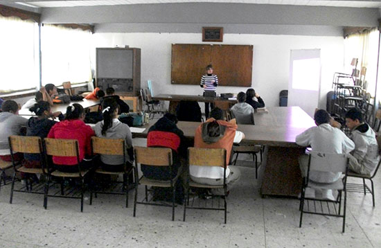 Se imparte conferencia sobre nutrición en la secundaria benito Juarez