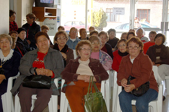 Viajará el grupo de adultos mayores de Nueva Rosita a Zihuatanejo