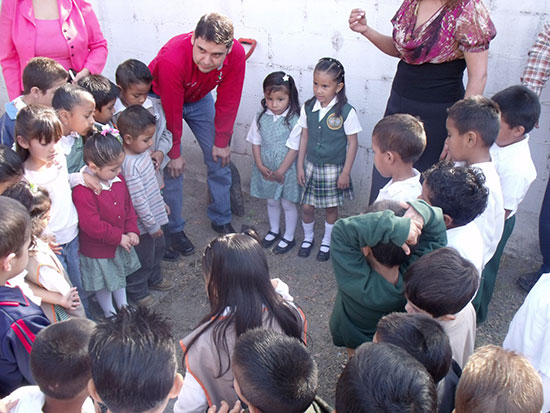 Visita Antonio Nerio jardín de niños Miguel Hidalgo