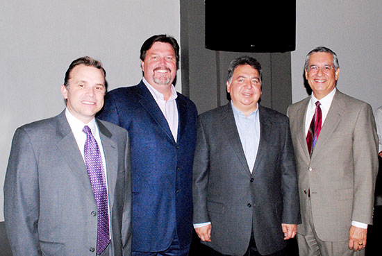 De izquierda a derecha, Michael Reeves, Alvin New, Alberto Aguirre y Robert Fernandez.