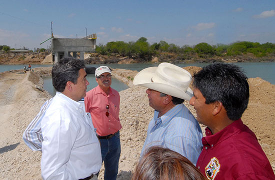 Comunidad reconoce beneficios con reconstrucción del puente que une a Juárez con la Presa Don Martín