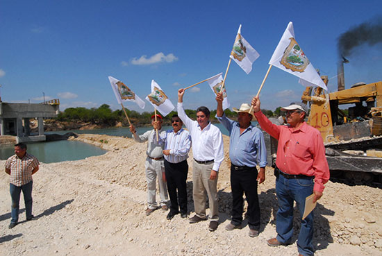 El gobernador Jorge Torres inicia trabajos de reconstrucción del puente en Juárez
