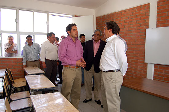 Recorren el Gobernador Torres López y Antonio Nerio la colonia Maseca y parque La Chimenea