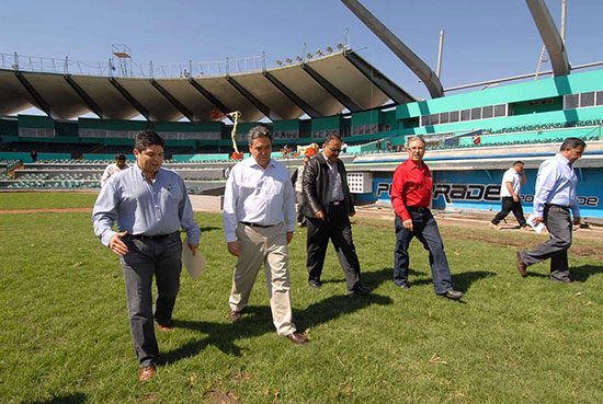 Supervisa el gobernador Jorge Torres López avances del estadio de beisbol “Francisco I. Madero” en Saltillo