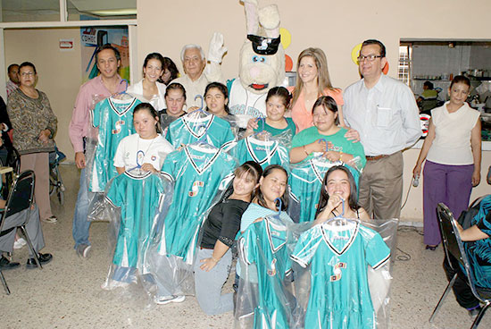 Visita la señora Carlota Llaguno de Torres el Centro de Apoyo al Discapacitado del DIF Coahuila