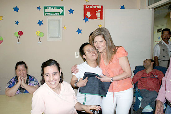 Visita la señora Carlota Llaguno de Torres el Centro de Apoyo al Discapacitado del DIF Coahuila