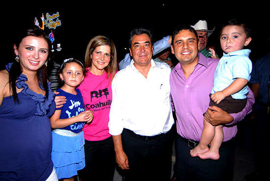 Acompañó Antonio Nerio a Jorge Torres López en festejo infantil en Piedras Negras