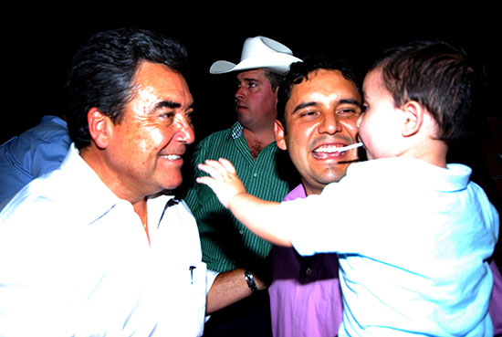 Acompañó Antonio Nerio a Jorge Torres López en festejo infantil en Piedras Negras