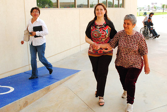 Adultos mayores de la Casa del Abuelo visitan Presidencia Municipal