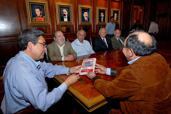 Coahuila recibe tesoro bibliográfico: la biblioteca personal del historiador Florencio Barrera Fuentes