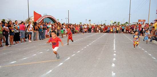Con activación física, festejan a más de mil niños y mamás de Ciudad Acuña