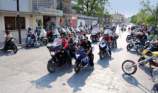 Disfrutan más de 250 motociclistas de atractivos turísticos de Ciudad Acuña