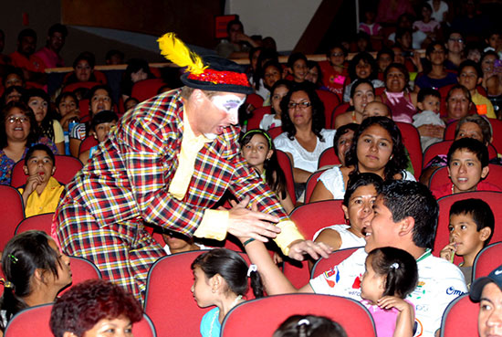 Disfrutan niños laguneros el regalo del gobernador Jorge Torres y de su esposa Carlota Llaguno con el Circo Viaggio