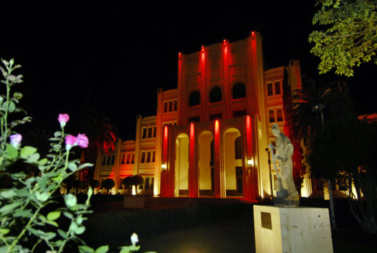 El gobernador Jorge Torres inauguró la iluminación artística del majestuoso edificio del Ateneo Fuente 