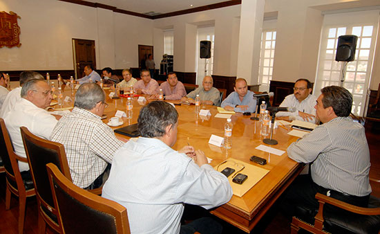 El gobernador Jorge Torres López analiza con gabinete avances de programas estatales