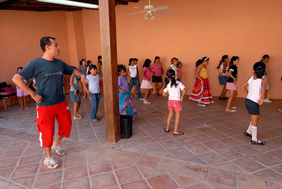En Viesca los niños, jóvenes y adultos disfrutan de moderna y funcional Casa de la Cultura y Teatro al Aire Libre