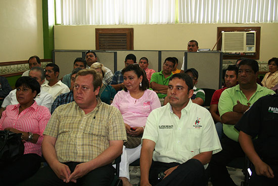 Imparten conferencia motivacional a funcionarios de la presidencia municipal