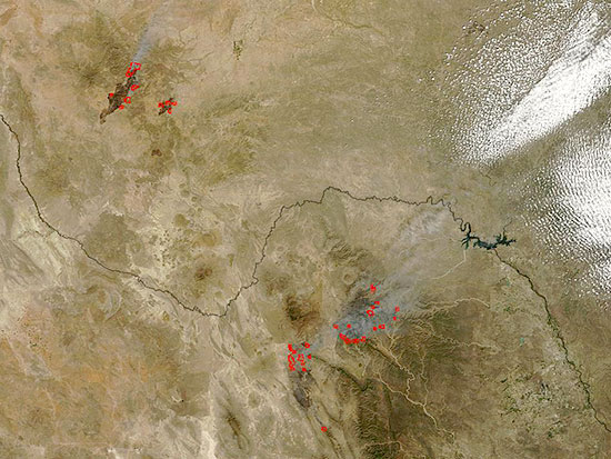 Foto satelital de los incendios en Coahuila y Texas. Fuente: NASA / MODIS Rapid Response Team.