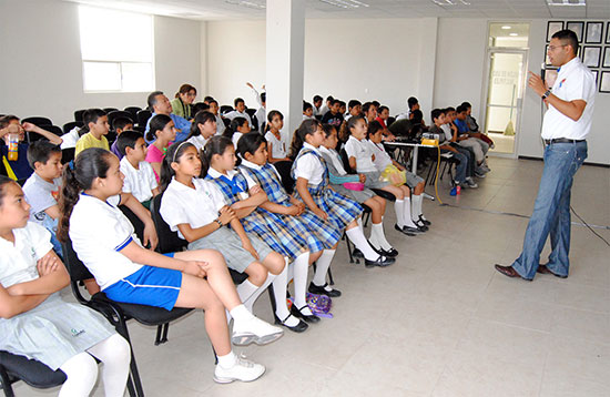 Ofrece el DIF Acuña pláticas preventivas a estudiantes  de primaria