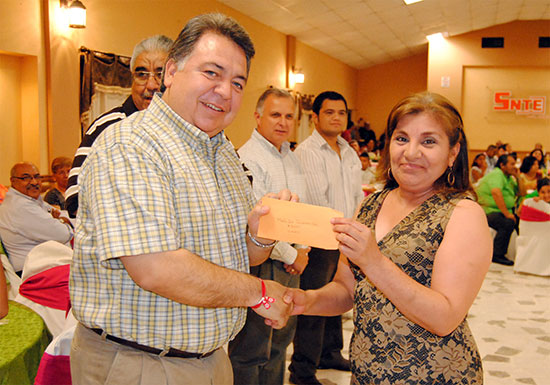 Preside Alberto Aguirre festejo del 31 Aniversario del SUTM