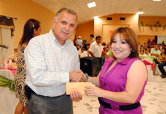 Preside Alberto Aguirre festejo del 31 Aniversario del SUTM