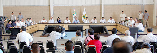 Reciben Gobernador Torres López y Alcalde Nerio a Felipe Calderón