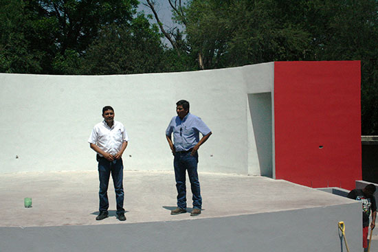 Recorre Antonio Nerio plaza Bicentenario en San Juan de Sabinas
