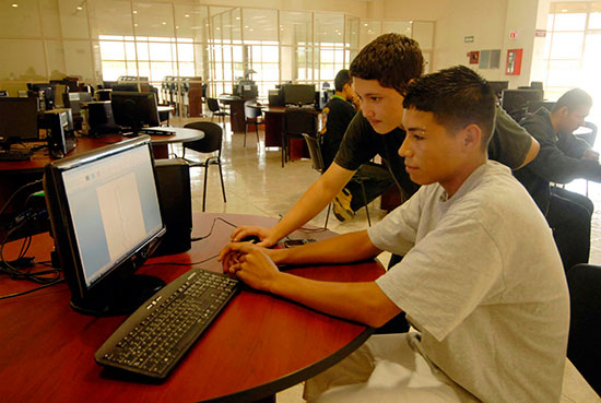 Con mil 050 computadoras en el 100 por ciento de las bibliotecas públicas, Coahuila es líder nacional