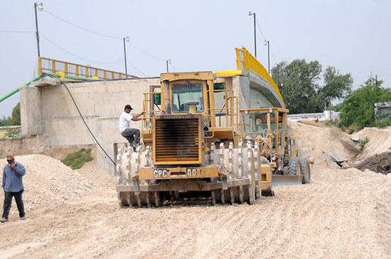 El gobierno del estado continúa con la reconstrucción del puente vehicular de Juárez que destruyó el huracán ‘Alex’