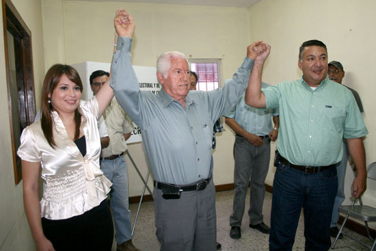 El Partido Primero Coahuila registra a Hugo García como su candidato a diputado local 