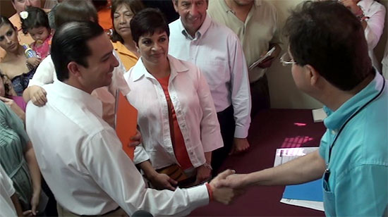 Emilio de Hoyos se registra como candidato a la diputación por PAN y UDC