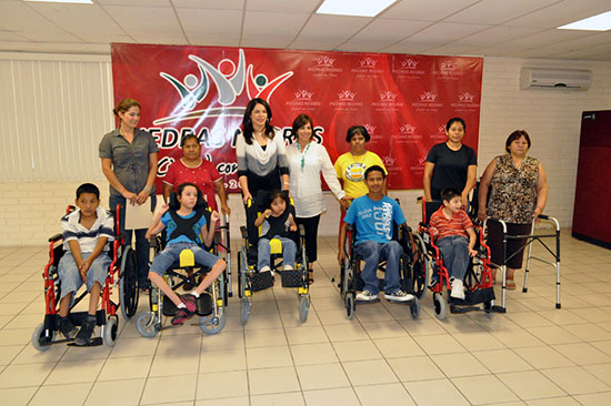 Entrega DIF Municipal material para discapacitados