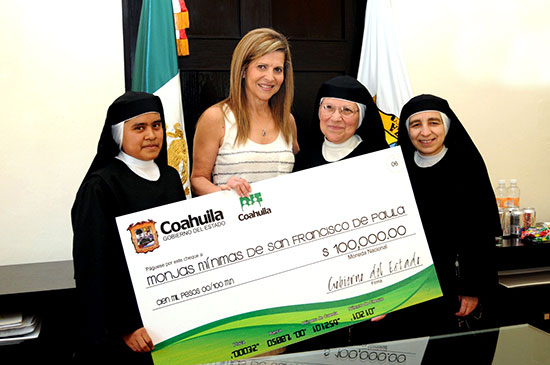Entregó la presidenta del DIF y Voluntariado Coahuila un cheque a congregación de las Monjas Mínimas
