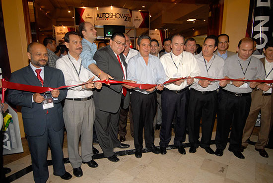 Inauguró el gobernador Jorge Torres la tercera edición del Autoshow Coahuila 2011
