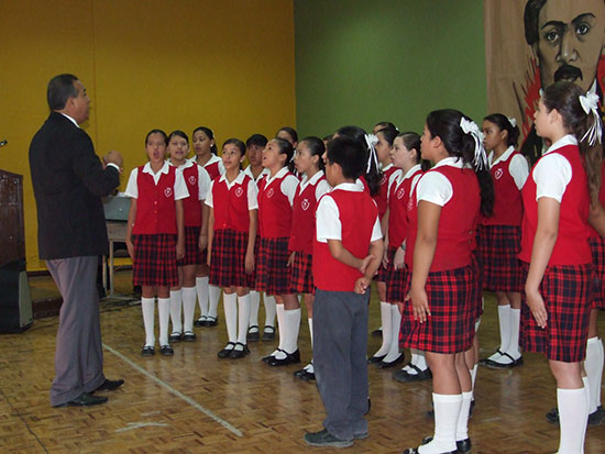 Instituciones de educación básica participan en el Concurso Regional de Interpretación del Himno Nacional