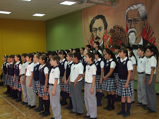 Instituciones de educación básica participan en el Concurso Regional de Interpretación del Himno Nacional