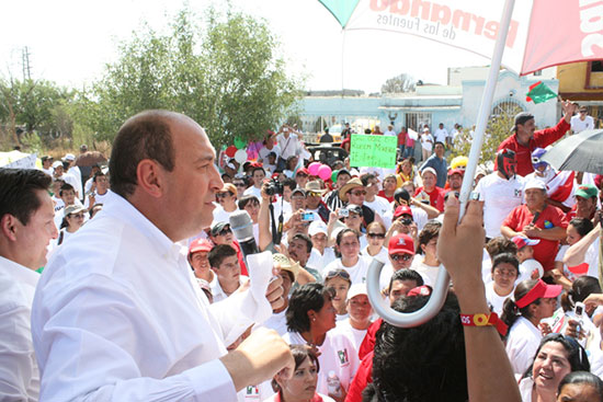 Marchan más de 100 mil personas en apoyo a Rubén Moreira Valdez